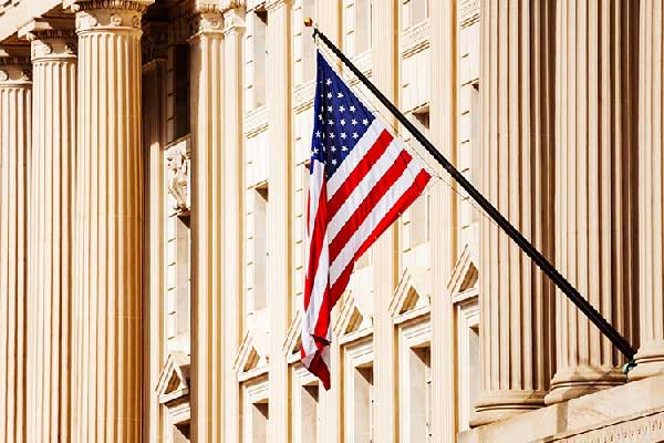 500亿市值龙头，盘中触及涨停